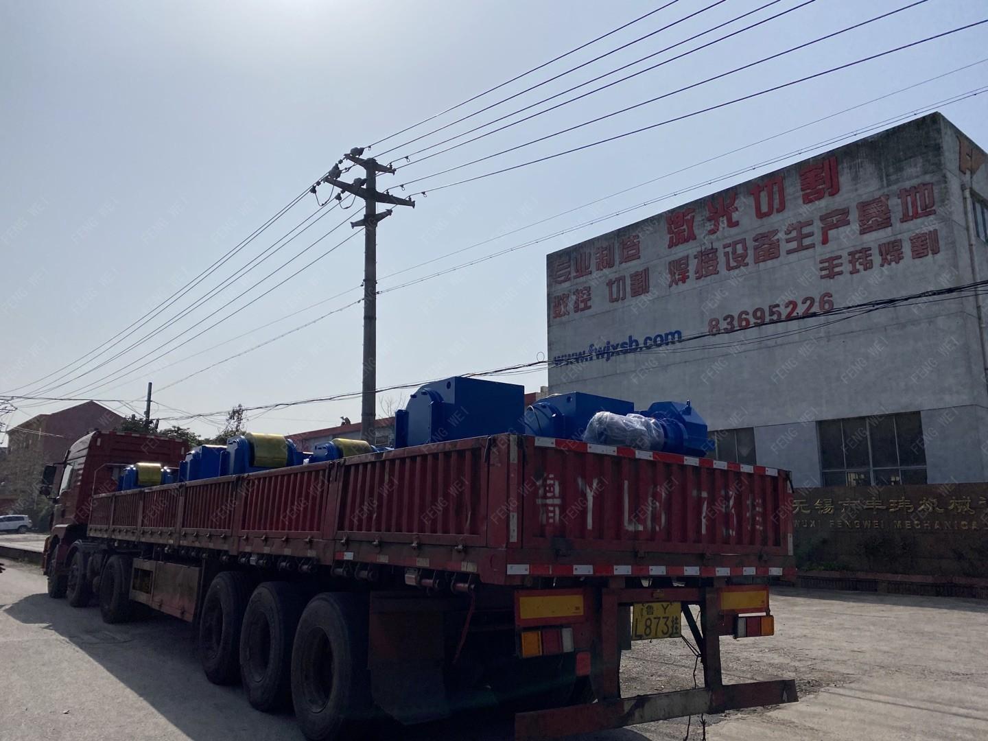 可調式(shì)滾輪(lún)架